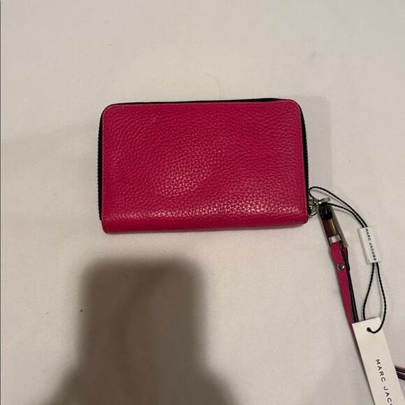 NWT Marc Jacobs hot pink wristlet wallet - Picture 2 of 7